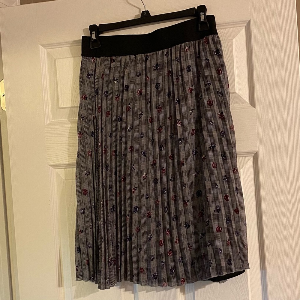 Elle brand skirt